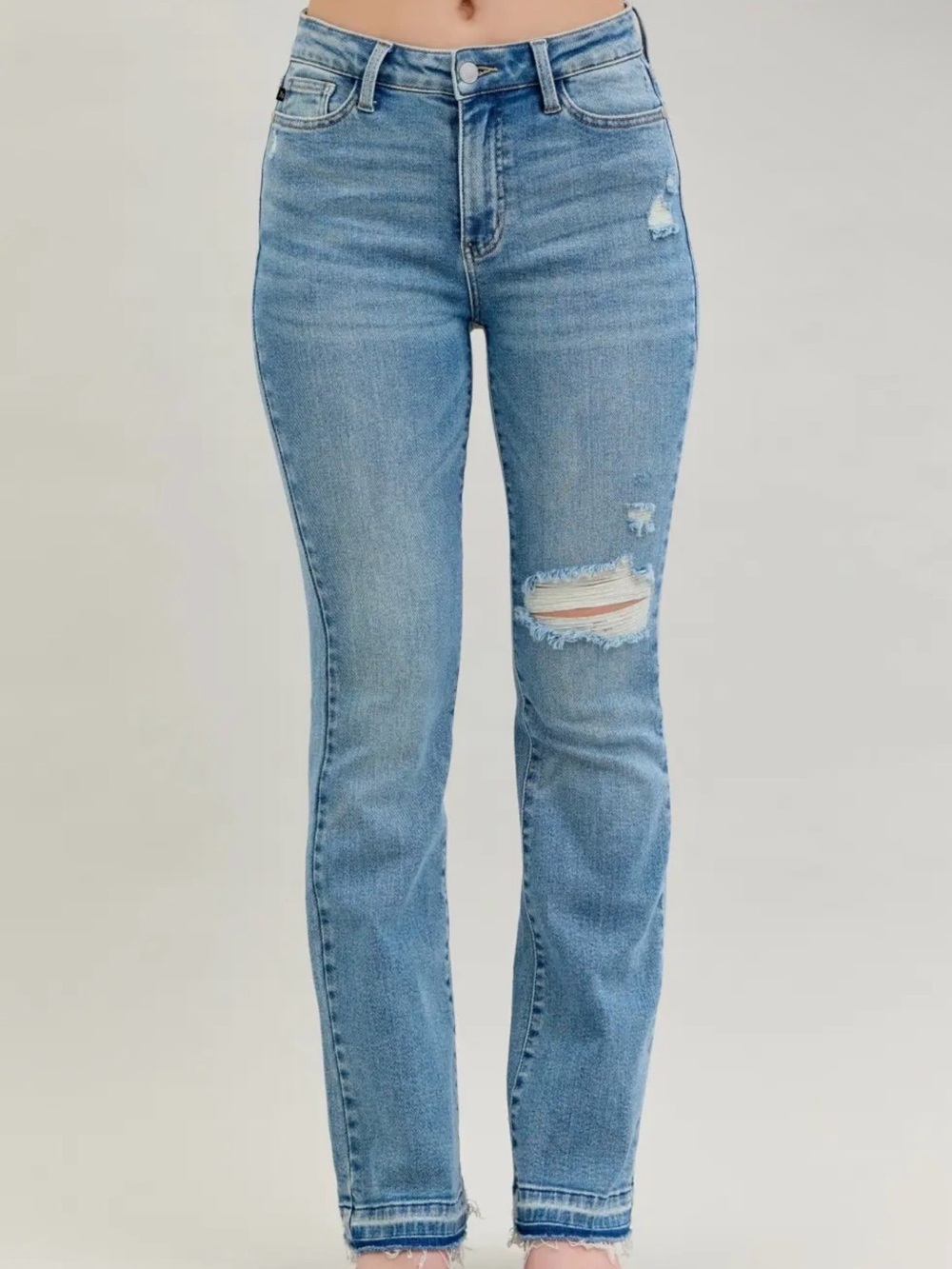 Judy Blue Women’s Light Blue Distressed Slim Jeans